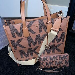 SOLD ❌ Michael Kors Large Tote & Wallet